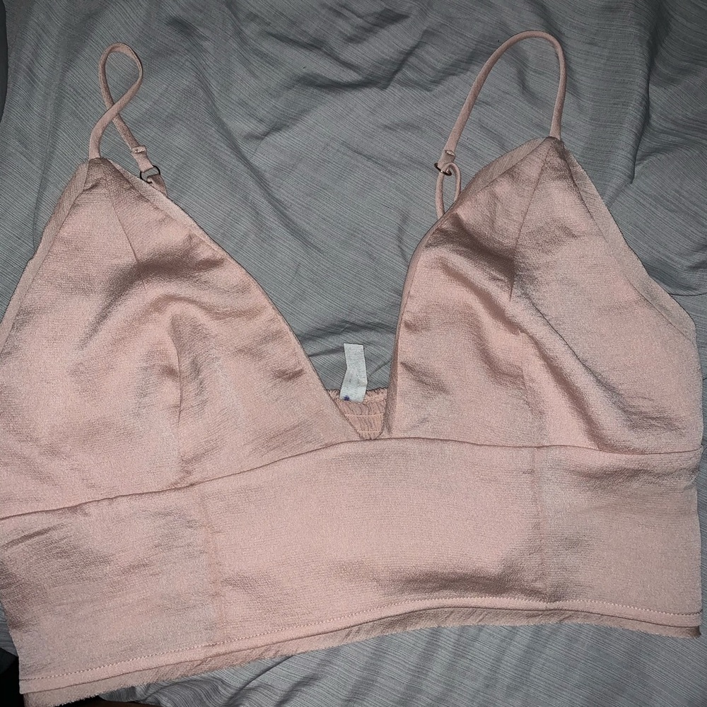 Rose pink colored crop top/v neck bra cami